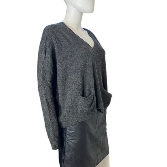 Vince Gray 100% Cashmere Loose Fit V-Neck Pocket Sweater Size XS/S - Picture 2 of 5